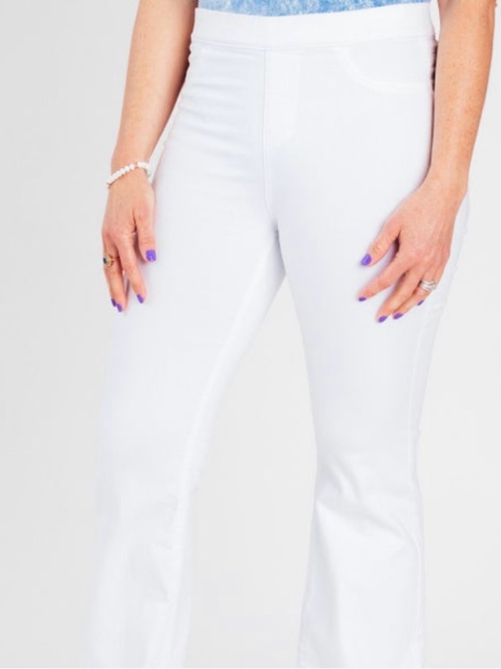 Women’s White Pull On Flare Jeans - Picture 3 of 6